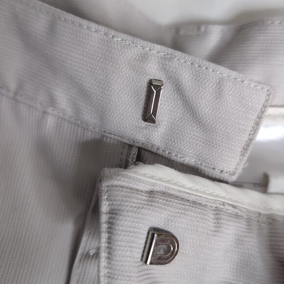 Nike Golf Men's Grey/Beige Moisture Wicking Shorts, Size 30 - Picture 4 of 8